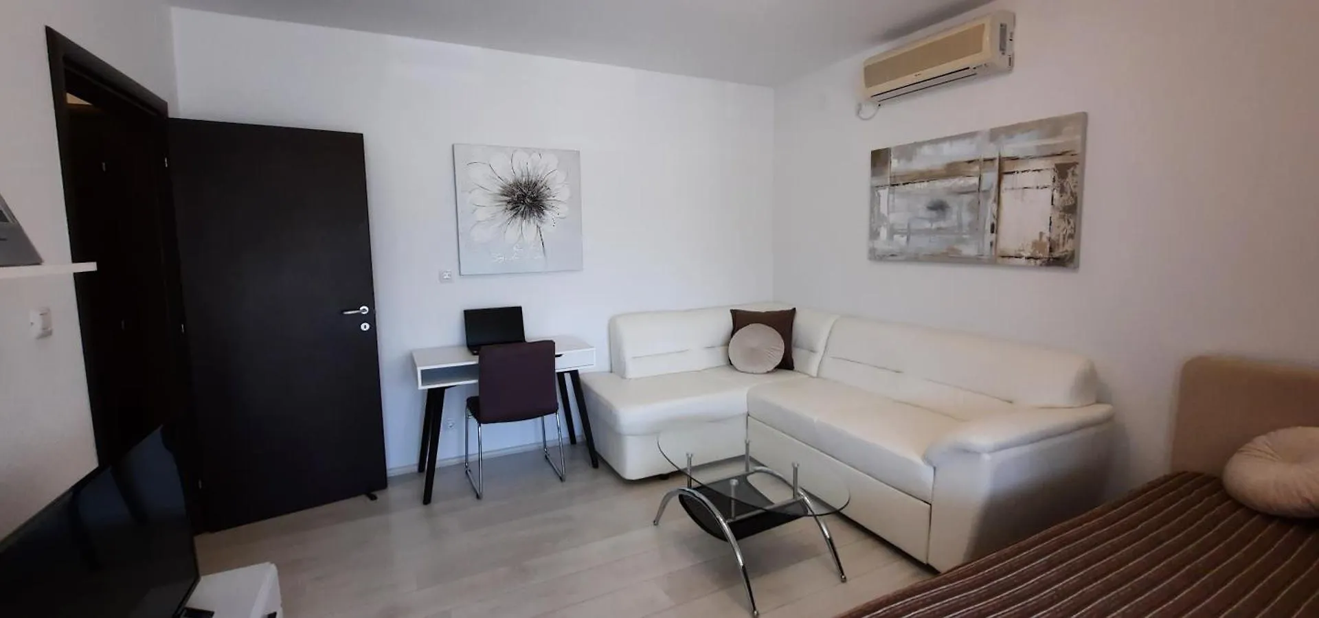 Apartments Myrjam Baška 0*,