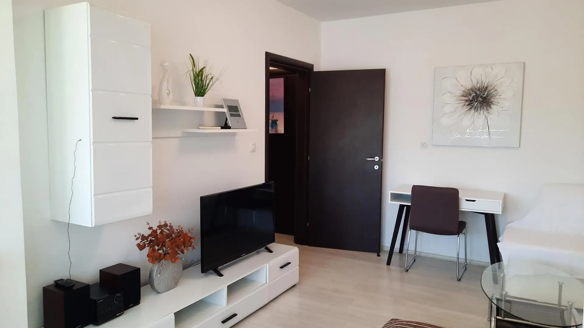 Apartments Myrjam Baska  0*, Baska (Krk) Croatia